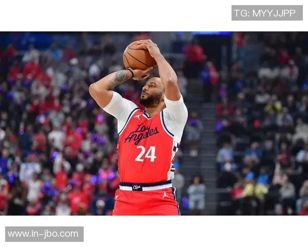 诺曼鲍威尔表现出色17投9中贡献21分三分球命中率高达50但难挽败局