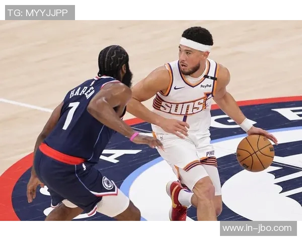 布克高效表现16投10中罚球全中独得31分助球队争胜